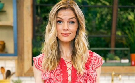 Brooklyn decker's height is 5ft 9. Brooklyn Decker Height, Wiki, Age, Bio, Husband, Facts