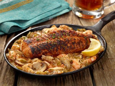 Catfish is a tasty fish that is most commonly enjoyed by people living in the southern united states. Blackened Catfish with Pontchartrain Sauce Recipe ...