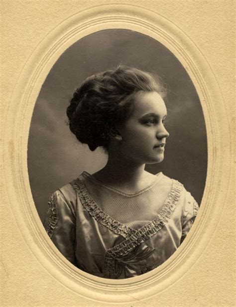 Charming Photos That Defined Women S Hairstyles From Edwardian Era Vintage News Daily