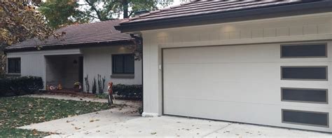 Is it safe to repair a garage door yourself? 5 Reasons To Avoid DIY Garage Door Repair - Odd Culture