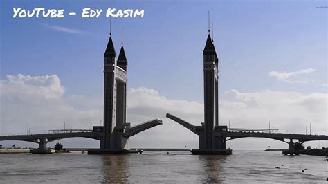 So kami terus pergi ke salah satu kedai feveret iaitu di restoran bawah jambatan kuala ibai. Detik Menakjubkan Jambatan Angkat Kuala Terengganu ...