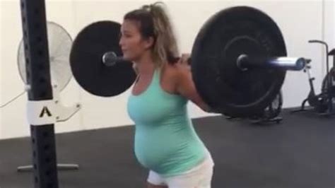 Pregnant Weightlifter Hits Back At Pregnancy Exercise Critics Im Not