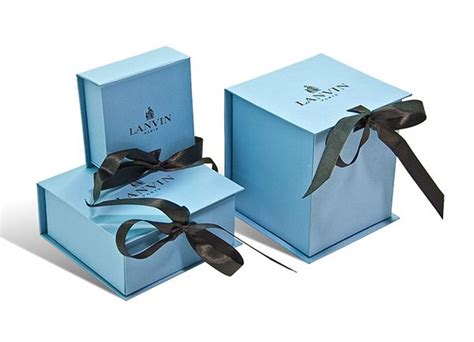The best box mockup to display packaging design of cd or dvd or used to display food and gift box, cereals, packaging etc. Luxury packaging creative management | Luxury packaging ...