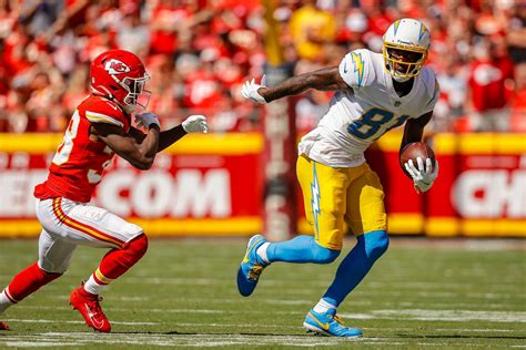 Download Nfl Mike Williams Chargers Versus Chiefs Wallpaper