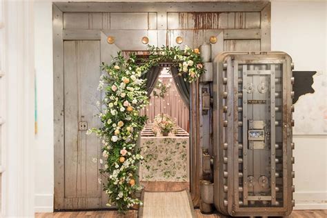 How To Turn An Intimate Indoor Space Into A Secret Garden