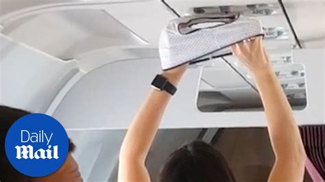 Airline Passenger Dries Underwear With Flight Ac Daily Mail Youtube