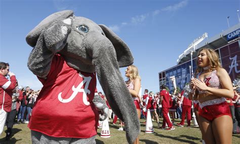 The best gifs for najee harris. Najee Harris Alabama Wallpaper : Pin On Alabama Crimson ...