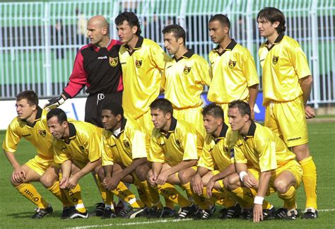 En son istanbulspor haberleri anında burada. Ayaktakiler Oturanlar | İstanbulspor 2000-2001