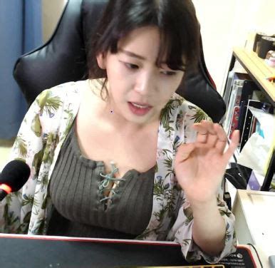 ㅎㅎ집이 금수저 아닌이상 어떻게 저런게 있을까~. 유튜버 변신한 글래머 개그우먼 | 비트스포츠