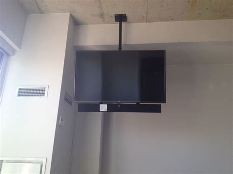 In addition, it completely hides the screen inside the false ceiling. Sound Bar Installation Ideas | Sound bar, Ceiling mount tv ...