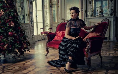 Nie da się również ukryć, że jest urodziwą kobietą, do której z pewnością odnosi się. Jolanta Kwaśniewska o rodzinie i świętach - 4 | Viva.pl