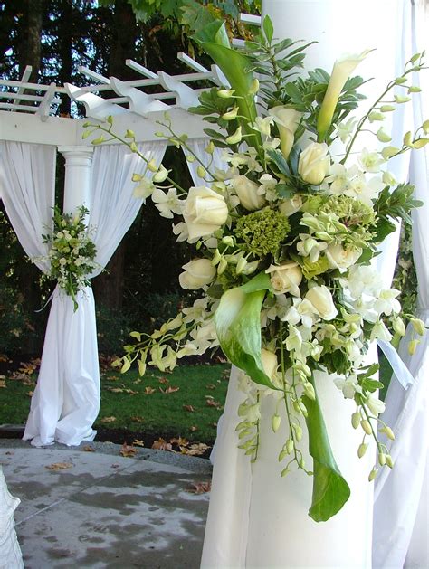 Filewhite And Green Floral Spray Wedding Decor Wikimedia Commons