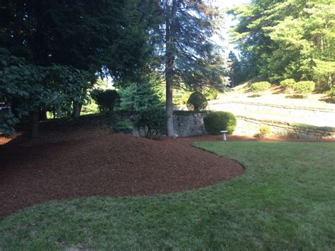 Bark Mulch For A Beautiful Yard In Nh Spring Landscaping
