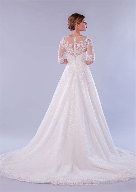Hochzeitskleid n (genitive hochzeitskleides or hochzeitskleids, plural hochzeitskleider, diminutive hochzeitskleidchen n). Traumhochzeit - wunderschöne Brautkleider in Lübeck ...