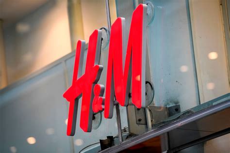 Super sale happening at all h&m outlets in malaysia! H&M sales halve during lockdown as retailer hopes for June ...