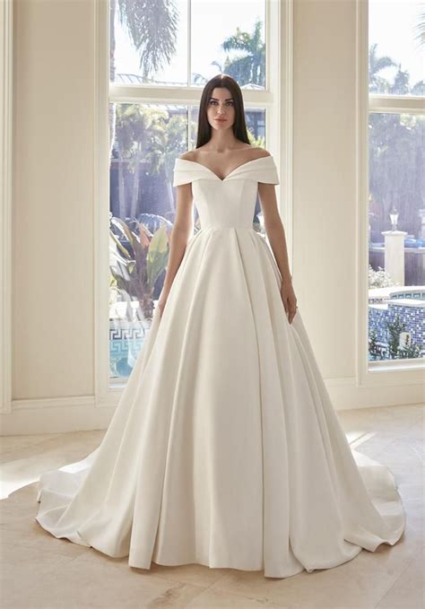 Men should sport a suit, jazzed up tropical weddings are usually humid and hot affairs, and you have to dress accordingly. 1062-5493 in 2020 | Off shoulder wedding dress, Ball gown ...