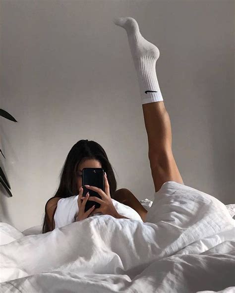 Pin By Cessa On Girls Girls Girls Mirror Selfie Poses Instagram