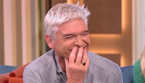 phillip schofield flashes bare bum in cheeky holiday snap entertainment daily