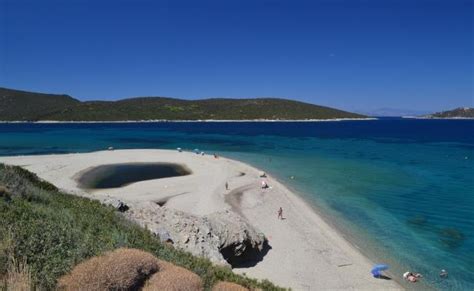 Πολύ όμορφη αμμώδης παραλία με καθαρά νερά. ΜΕΓΑΛΗ ΑΜΜΟΣ (Παραλία) ΜΑΡΜΑΡΙ - GTP