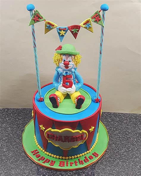 Clown Cake Decorated Cake By The Custom Piece Of Cake Cakesdecor