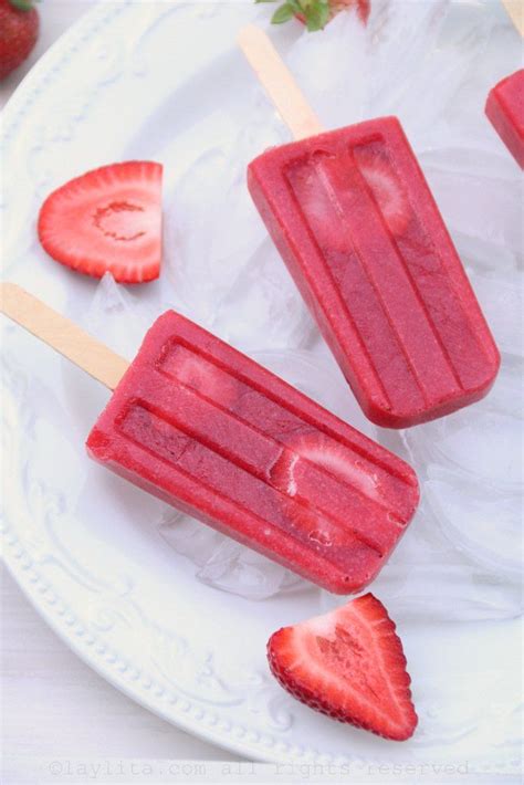 Simple Strawberry Popsicles Fresas Helados De Frutas Paletas De Helado