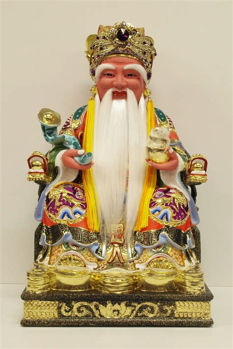 歌詞： 黃宏軒：說不出說不出一句話 連我自己都很驚訝 面對最熟悉的你 曾經最熟悉的你oh 我竟如此害怕. 土地公神尊 - 宏軒神桌佛像廠