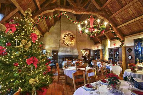 20+ Best Restaurant Decoration Ideas for Christmas