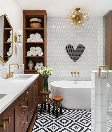 Apply Diamond Pattern for Black and White Tiles - Bathroom ...