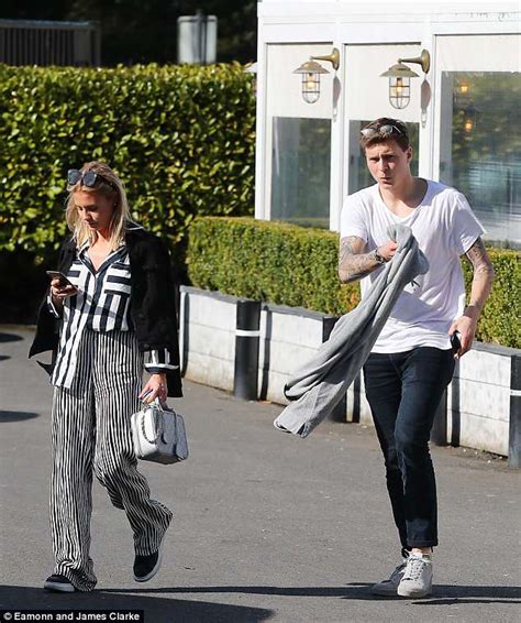 Alexis sanchez statistics played in inter. Alexis Sanchez enjoys lunch out with girlfriend Mayte ...