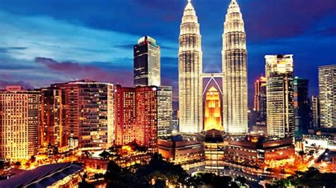Ia terletak di kemuncak bukit. Itinerary Kuala Lumpur 3 Hari 2 Malam, Kunjungi Menara ...