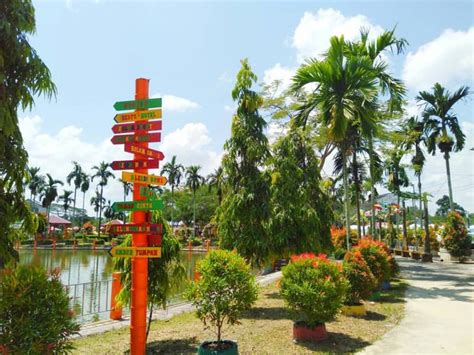 Taman Kota Singkawang 62 811 5695 100 Aam Amazing Borneo Indonesia