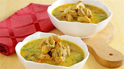 Siang ini, coba bikin soto ayam. Cara Bikin Laksa Ayam Segar Super Enak, Menu Makan Siang ...