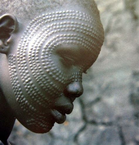 La scarification en Afrique noire Entre art thérapie et identité