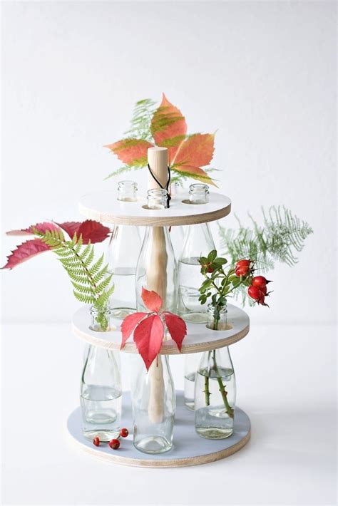 Basteln mit kindern » bastelmaterial aus haushalt und natur ✓ basteln nach alter ✓ bastelideen: Nachmachtipp Flaschen Etagere | Basteln mit flaschen ...
