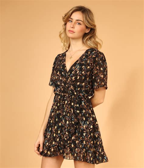 Elles savent bien que je préfère mille fois les décolletés dans le dos que les. Robe cache-coeur à imprimé fleuri - 59,90€ - Edji