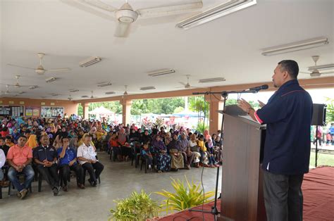 Ceritangewe adalah situs cerita dewasa, cerita sex, cerita basah, cerita lendir dengan kisah nyata sedarah, daun muda, fiksi dan bergairah untuk dibaca setiap hari. MAJLIS PENYAMPAIAN SUMBANGAN PERSEKOLAHAN 2017, PERINGKAT ...