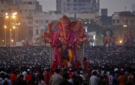 Ganesh Chaturthi 2014 India Celebrates 10 Day Long Festival Photos