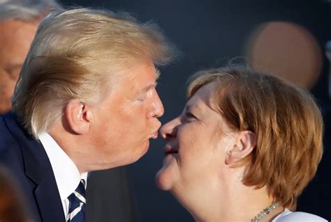 19 awkward political kisses that will make you cringe