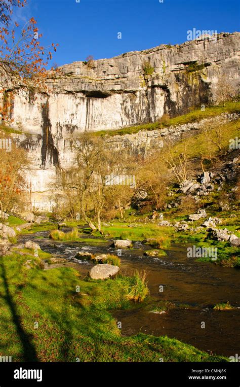 Yorkshire Malham Cove Hi Res Stock Photography And Images Alamy