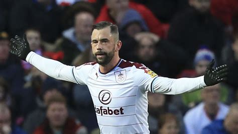 Check out his latest detailed stats including goals, assists, strengths & weaknesses and match ratings. Steven Defour prolonge jusqu'en 2020 à Burnley