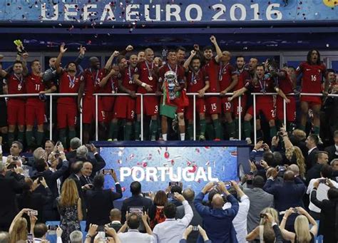 دخل مدافع منتخب ألمانيا، دائرة اهتمامات برشلونة، الذي يسعى لتعزيز عن البرتغال. رئيس البرتغال يمنح منتخب بلاده وسام «القائد» | المصري اليوم