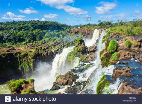 Opción que también tiene paraguay, puesto que su único partido lo cuenta por victoria en este torneo. Iguazu Falls, on the border of Argentina, Brazil, and ...