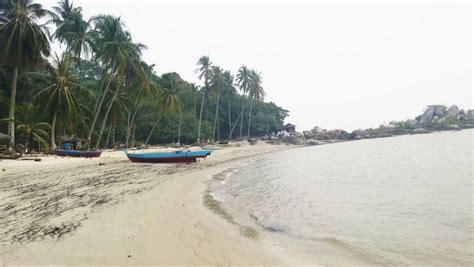 Check spelling or type a new query. Bukit Berbatu Nan Indah di Pantai Tanjung Batu - Destinasi ...