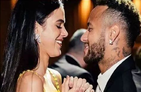 Neymar Surge Agarradinho E Bruna Marquezine Revela Com Moderação