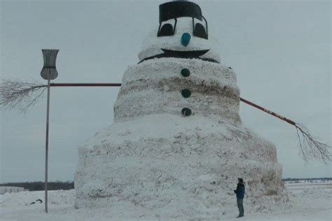 Central Minnesota Farmer Builds Giant 50 Foot Tall Snowman Snowman