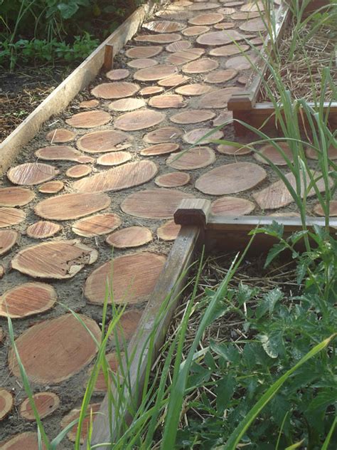 You won't be able to pick just one. DIY Garden Paths And Backyard Walkway Ideas • The Garden Glove