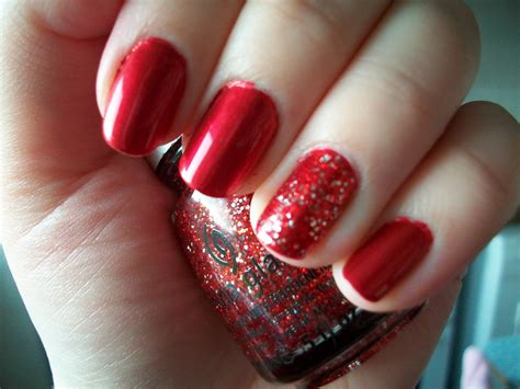 Maz Makeup: Red Christmas Sparkle Nails! Block color like dark red or light blue?