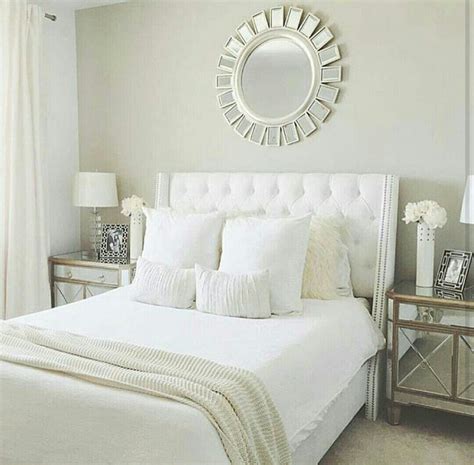 Tidak luntur meskipun dicuci berulang kali 2. Sprei dan Bedcover Berwarna Putih