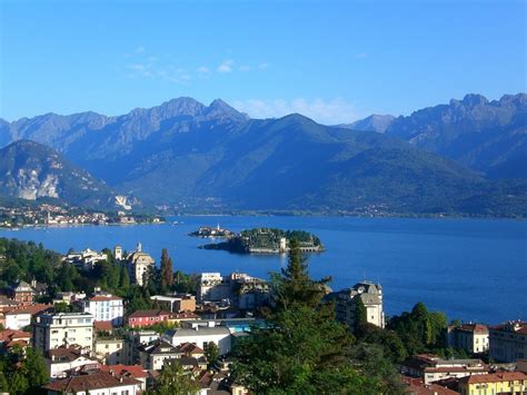 Fra milano e laveno in ore 1.30. Italian holidays in Stresa, the pearl of Lake Maggiore ...