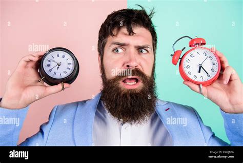 Changing time zones affect health. Time zone. Does changing clock mess